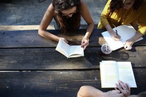 Stichting-Iris-opleidingen-scholen-kinderen-leren-van-morgen-Stichting-Iris